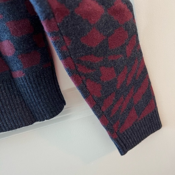 DAYDREAMER PLUM BERRY WAVE FITTED CARDIGAN - Picture 13 of 16